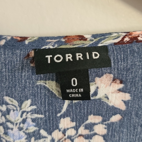 Torrid floral blouse - Picture 4 of 5